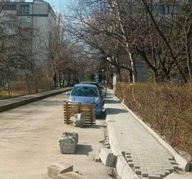 Продължаваме с ремонта на тротоарите в “Изток”