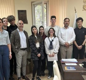 Ученици от 105.СУ гостуваха на администрацията в “Ден на самоуправлението”