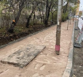 Мащабните ремонти и изграждането на нови тротоарите в ж.к.”Изток” продължават